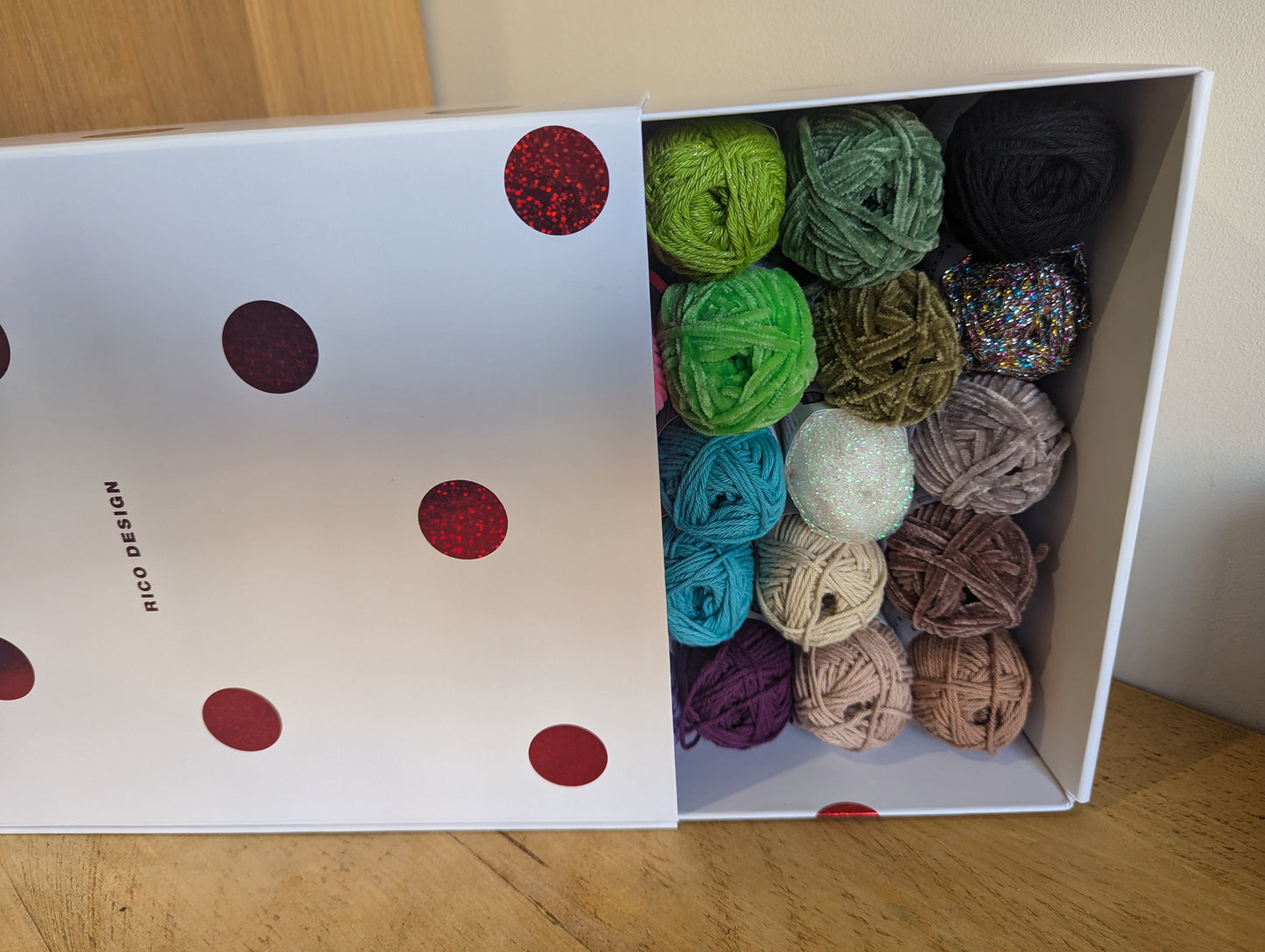 Ricorumi shroom yarn kit with pattern book